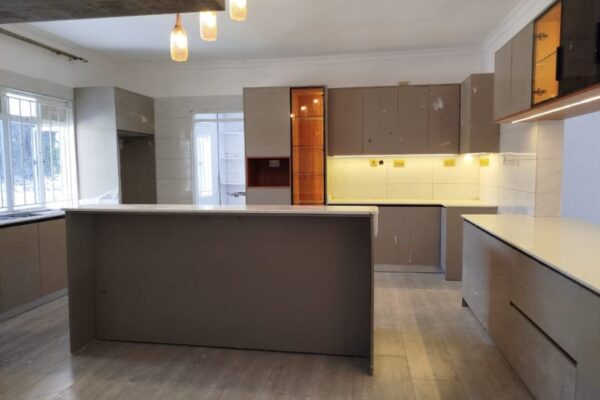 High Gloss Congo Kitchen